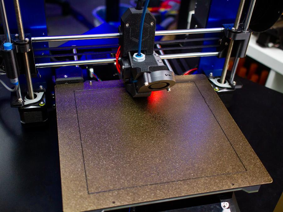 3D printer auto bed leveling probe scanning the build plate