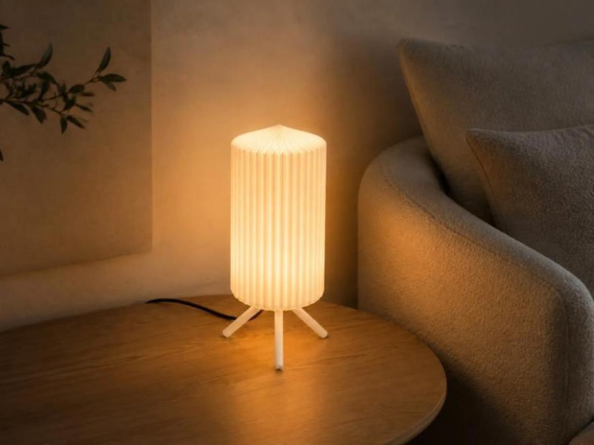 3D-printed desktop lamp