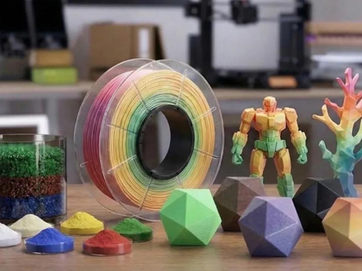 Recycled filament output: gradient spool, color pellets, sample prints